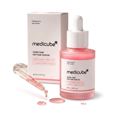 Medicube PDRN Pink Peptide Serum 30 ml z pipetą i opakowaniem – koreańskie regenerujące serum z PDRN i peptydami poprawiające jędrność, nawilżenie oraz blask skóry.