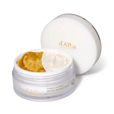 Otwarty słoiczek d'Alba White Truffle Double Serum Cream 70g pokazujący dwufazową formułę: żółte żelowe serum oraz biały krem odżywczy z białą truflą.